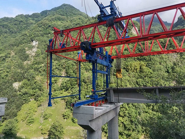 架橋機(jī)的軸承應(yīng)保持潤滑