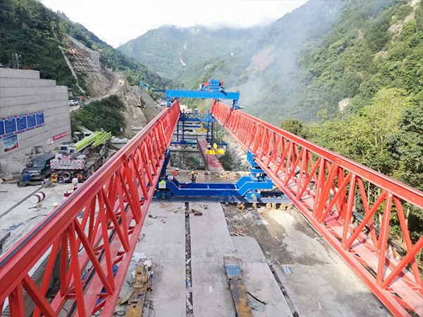 操作600噸架橋機(jī)的拆卸和維護(hù)