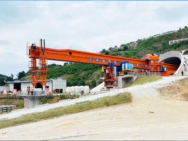 廣西架橋機(jī)出租介紹電動(dòng)絞盤拖拉步驟